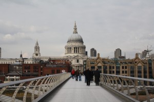 london-y-zena-087-millennium-bridge